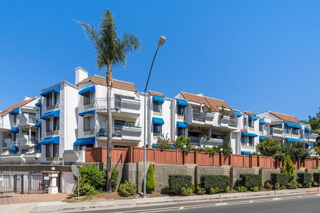 Building Photo - 8308 Regents Rd Unit 3A