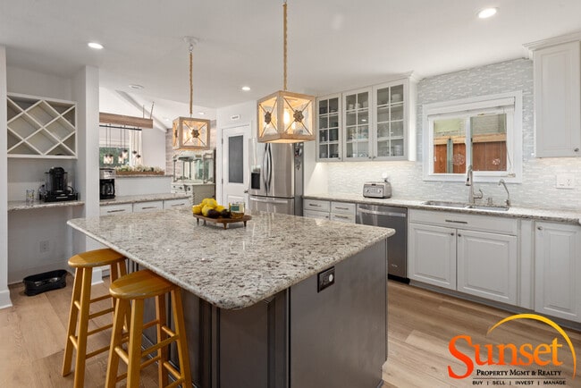 Photo - 1835 Crandall Dr