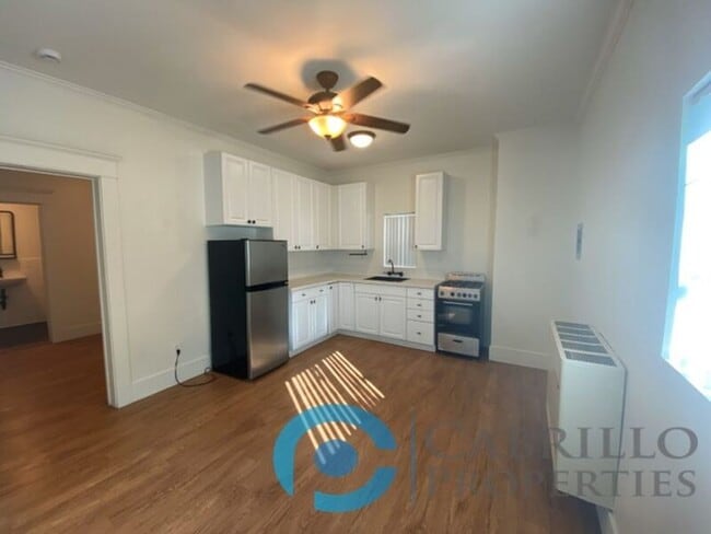 Building Photo - 2241 Fourth Ave Unit #103