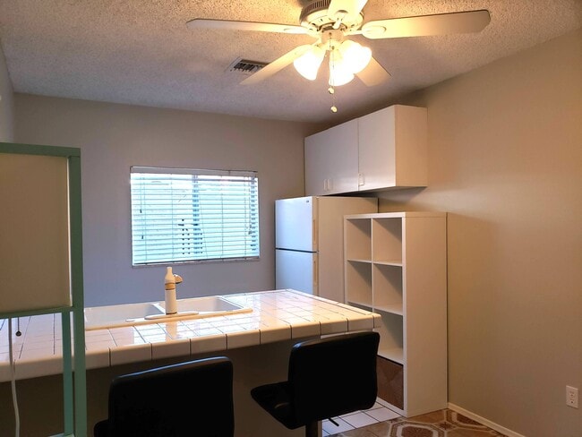 Photo - 5005-Side Studio