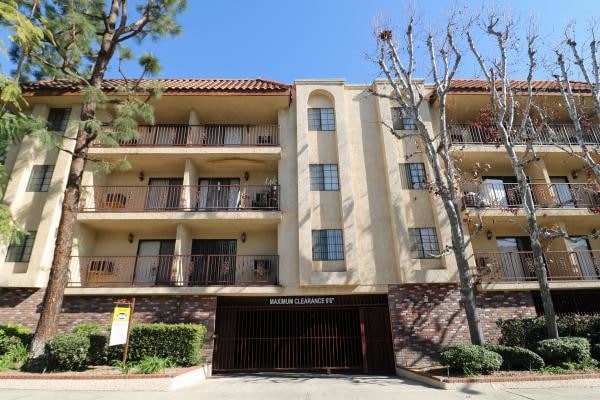 Photo - 360 Hollywood Way