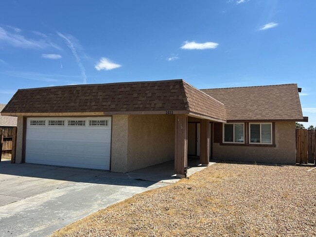 Building Photo - Beautiful 4 Bedroom 2 Bathroom Home