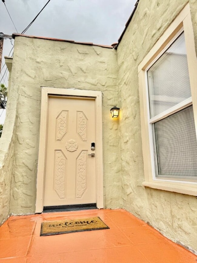 Photo - 2+1 w/all appliances + garage in central L...