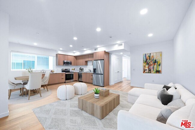 Photo - 14811 Erwin St