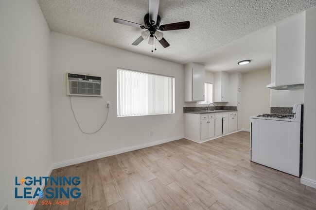 5132 1/2 Yarmouth-47D - 5132 1/2 Yarmouth-47D Condo Unit 47D