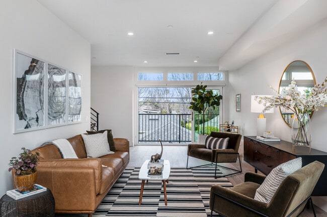 Building Photo - 1360 N Fairfax Ave Unit 1358 North Fairfax