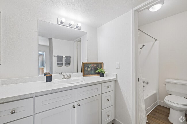 2BR, 2BA - 880SF - Bathroom - Kingswood Village Unit 137