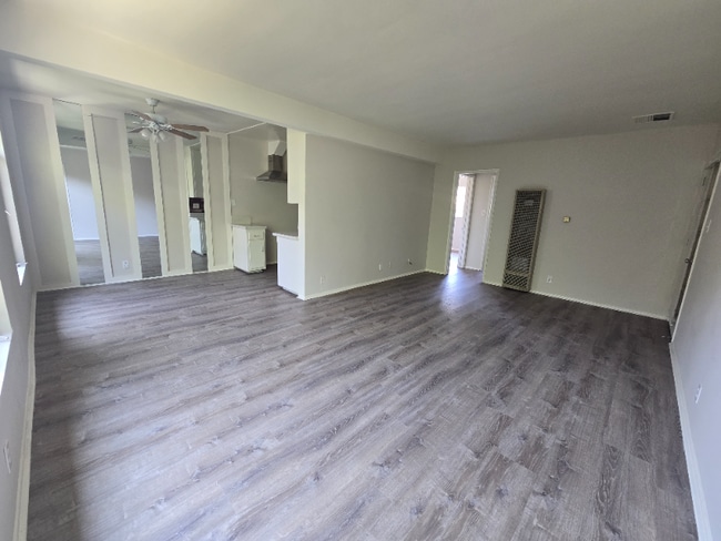 Photo - 13531 Wyandotte St Unit 6