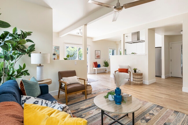 Building Photo - 617 6th Ave Unit A