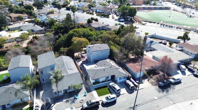 Photo - 5BD/2BA, Great Sunroom!