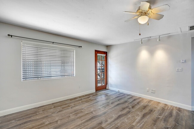 Front Door - 1426 15th St Unit B