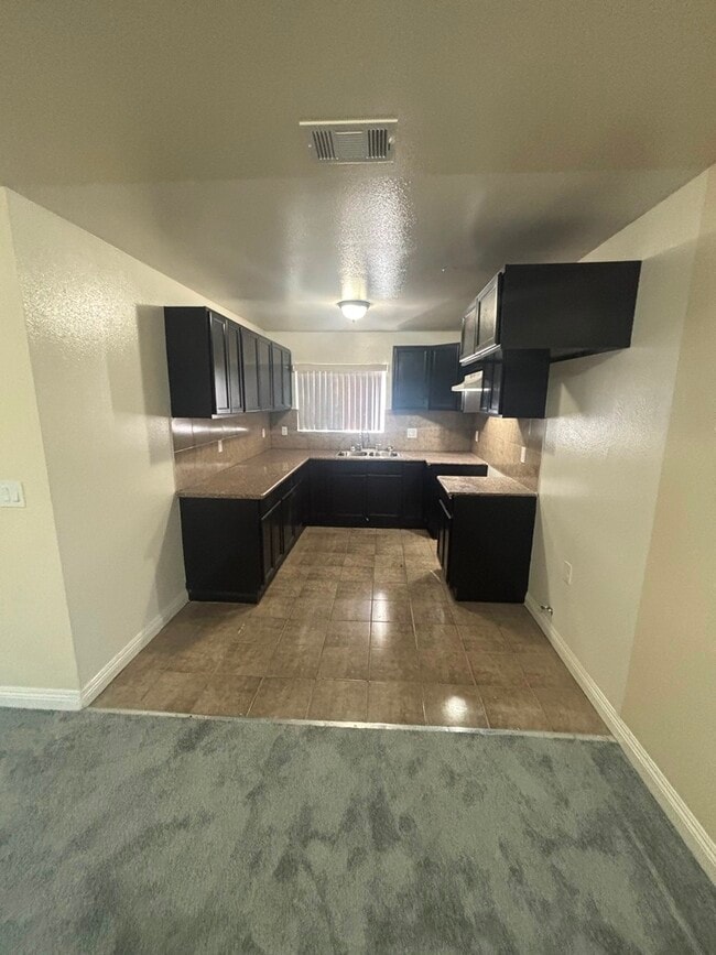 Photo - 1229 W 60th St