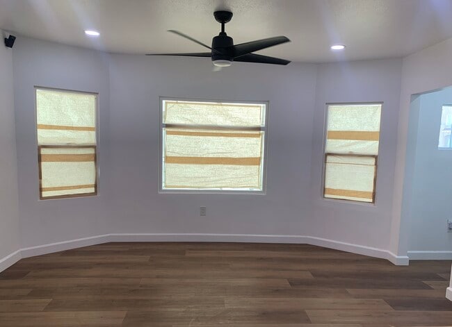 Photo - 1227 E 7th St