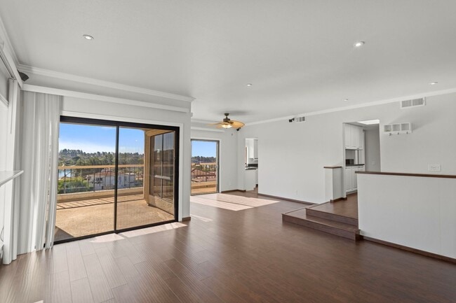 Photo - Stunning 2 bedroom *LAKE VIEW* condo for r... Unit 46