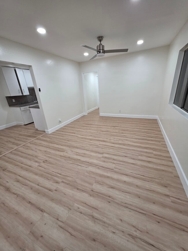 living room - 326 N Breed St Unit #3