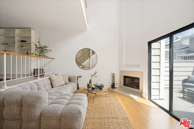 Building Photo - 4658 Don Lorenzo Dr Unit G