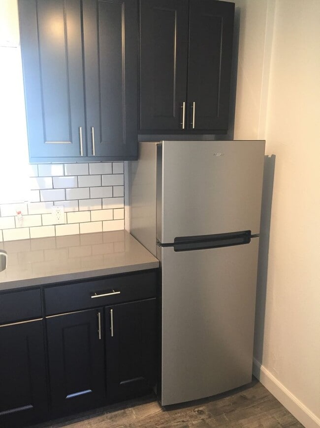 Photo - Evans Apartments