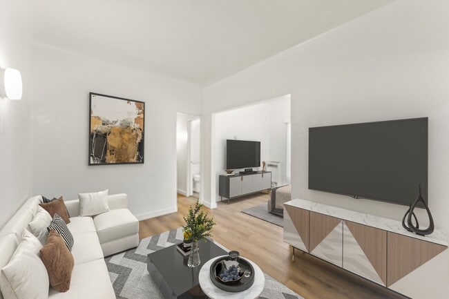 Building Photo - 5391 Huntington Dr