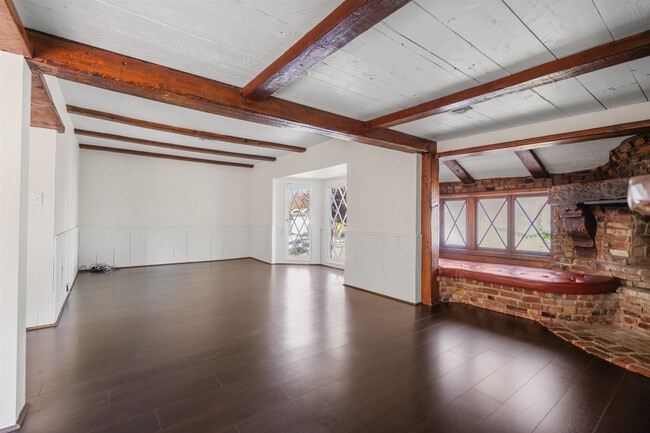 Photo - 2624 E 8th St