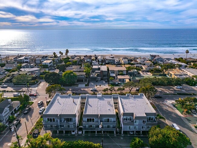 Building Photo - 2721 Camino Del Mar