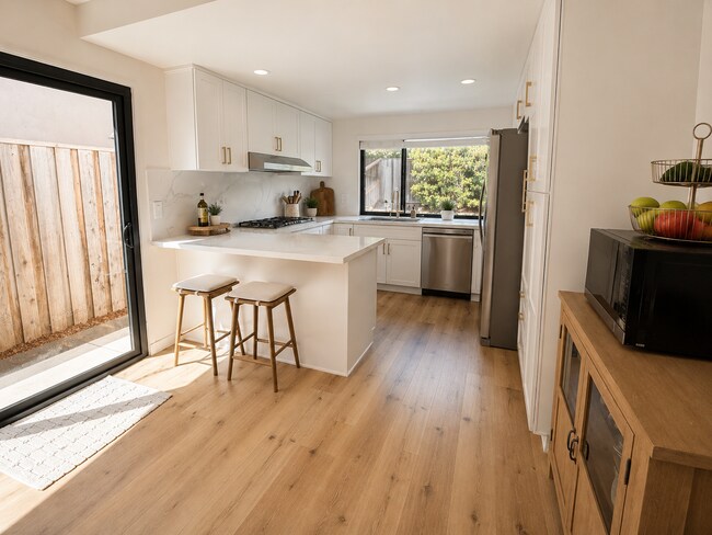 Photo - 1659 Cromwell Pl