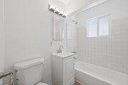 1BR, 1BA - 650SF - Bathroom - 204 W Verdugo Ave