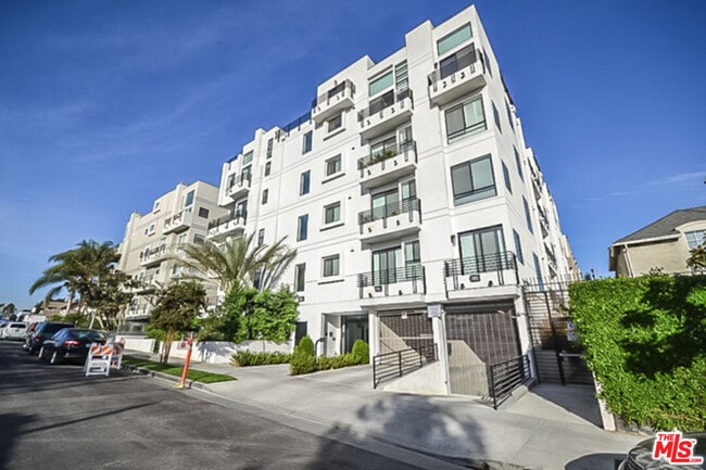 Building Photo - 1046 Serrano Ave Unit 402 Rental