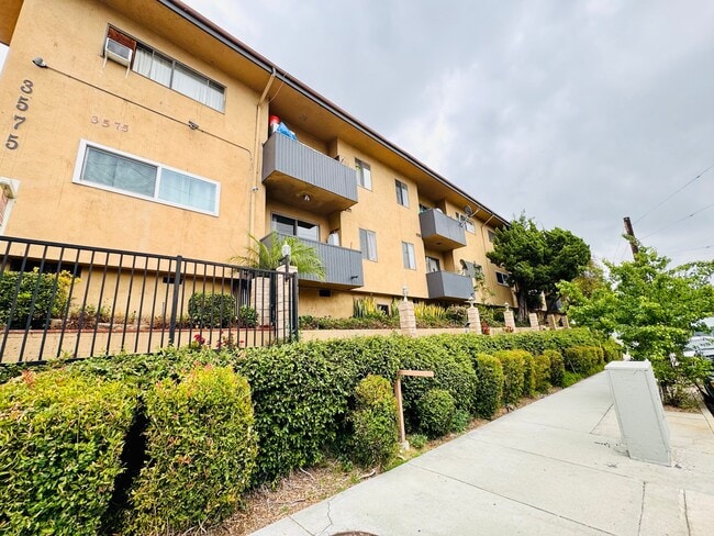 Building Photo - 3575 Fletcher Dr