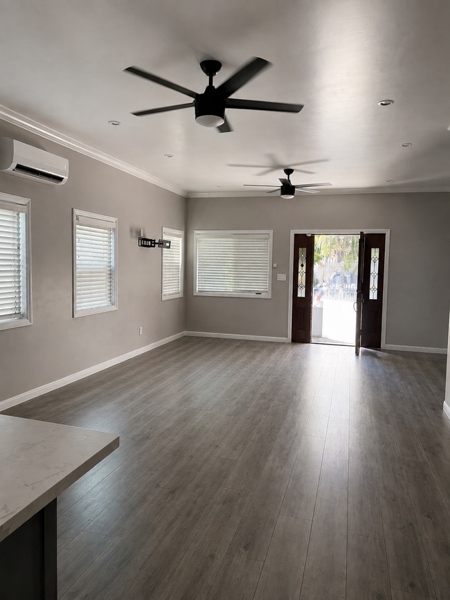 Living room - 1114 W 57th St