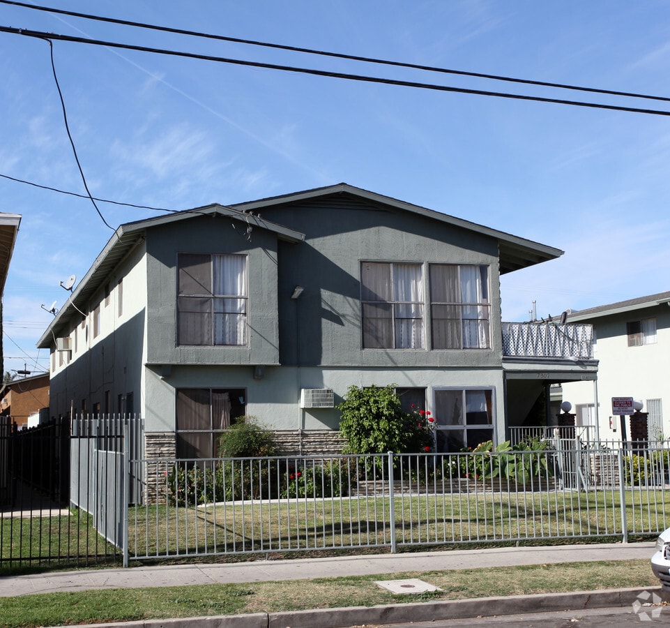 Photo - 7307 Variel Ave