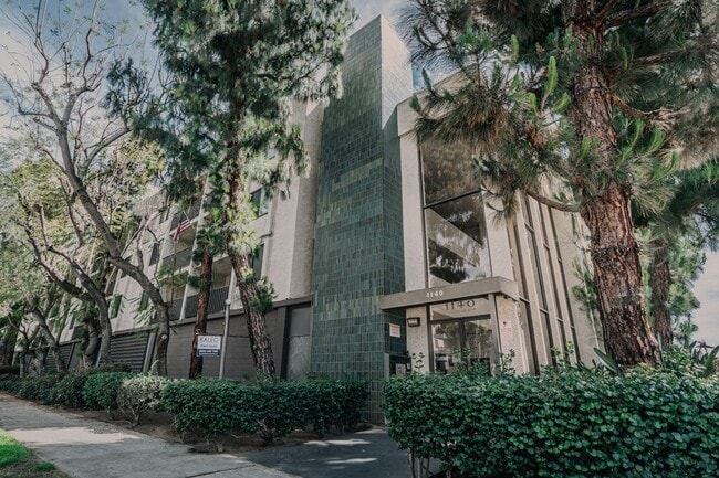 Building Photo - 1140 E Ocean, 325