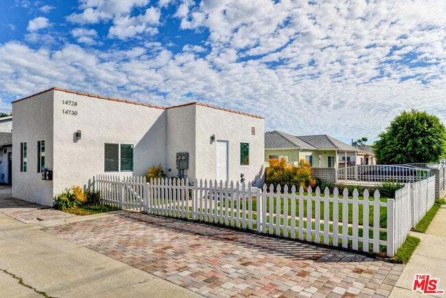 Building Photo - 14730 Firmona Ave