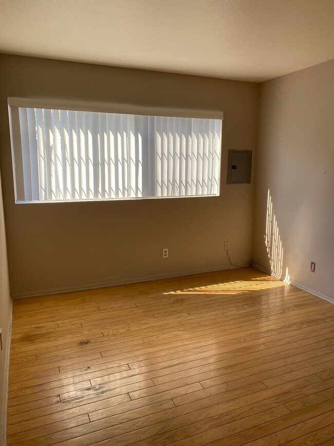 Photo - 18640 Collins St Unit 209