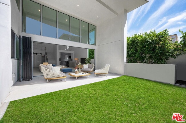 Photo - 621 Kings Rd Unit 2