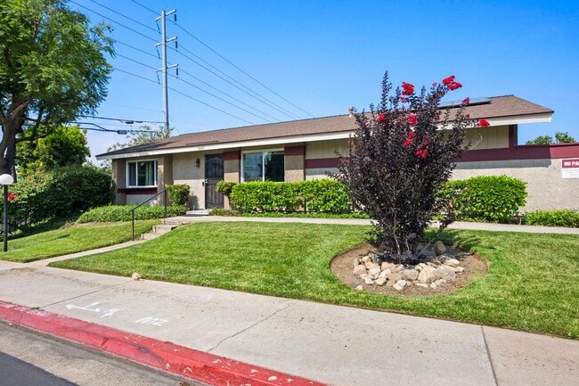 Photo - 1605 Carmel Cir E