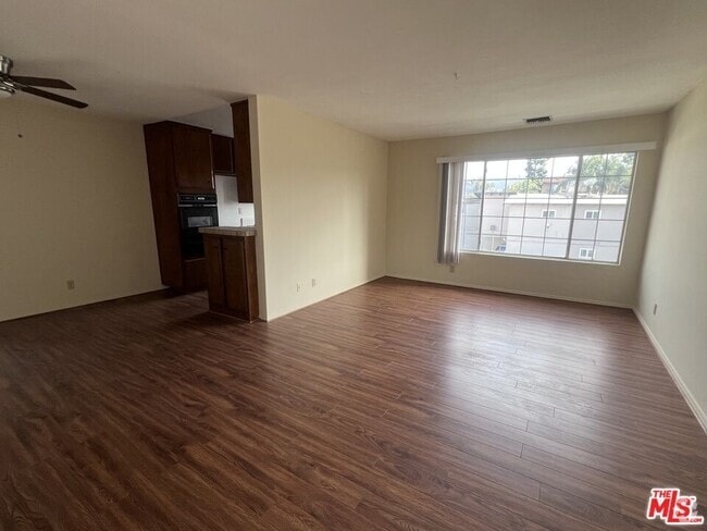 Building Photo - 18600 Burbank Blvd Unit 206 Rental
