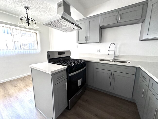 Photo - 365 W Milford St Unit 3