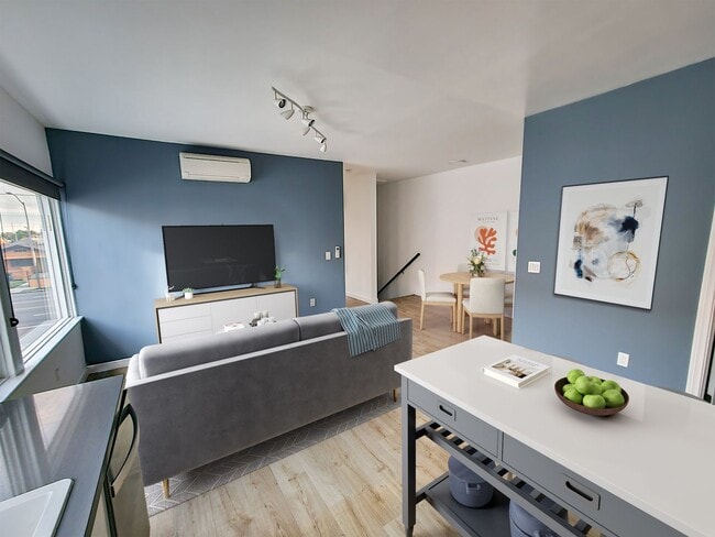 Renovated 2 Bedroom 1 Bathroom In Jefferso... - Renovated 2 Bedroom 1 Bathroom In Jefferso... Apartment Unit 1957