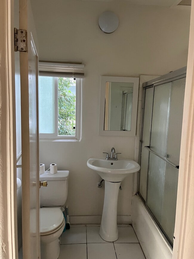 Photo - 945 Hilgard Ave Unit 205