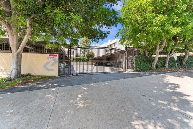 Photo - 5257 Radford Ave