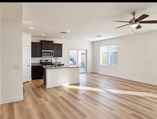 Photo - 16835 Desert Star St