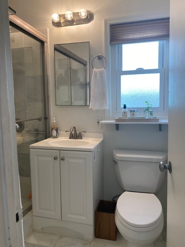 Bathroom - 212 5th St Unit 212 Upper