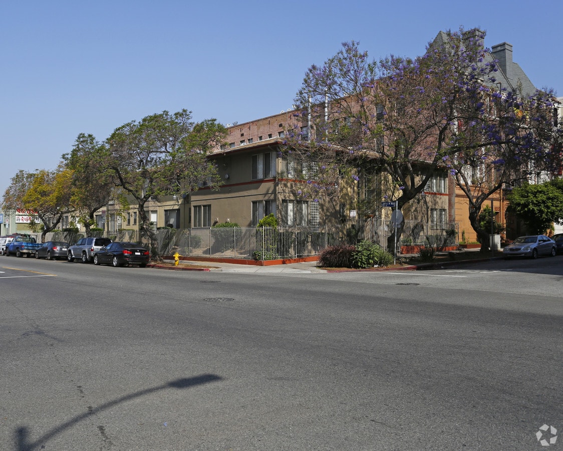 Primary Photo - 855 S Oxford Ave Apartments