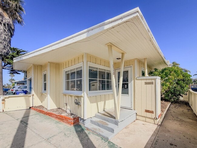 Building Photo - 2 Bed 1 Bath Beach House | Inboard | Silve...