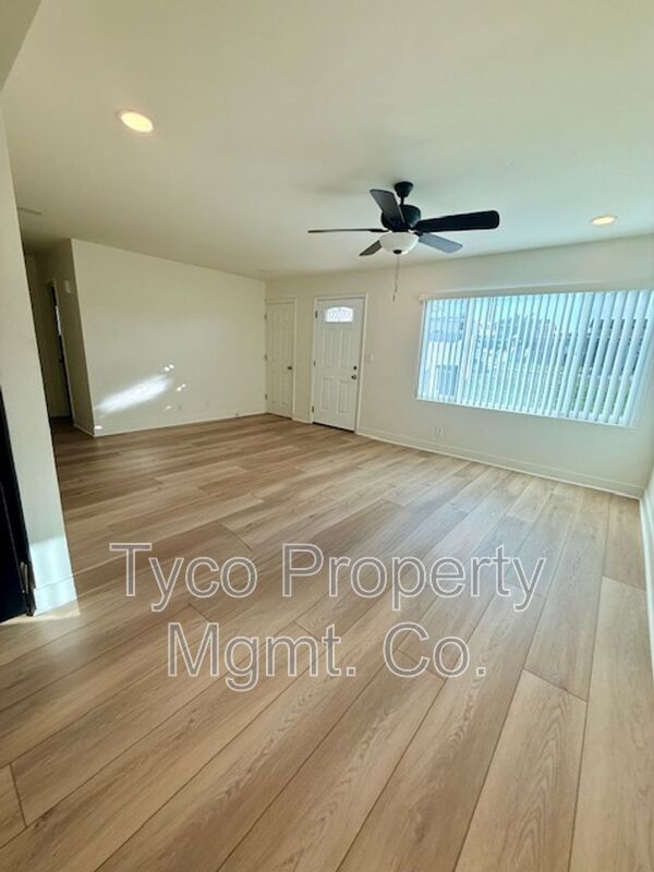 Photo - 980 Ebony Ave