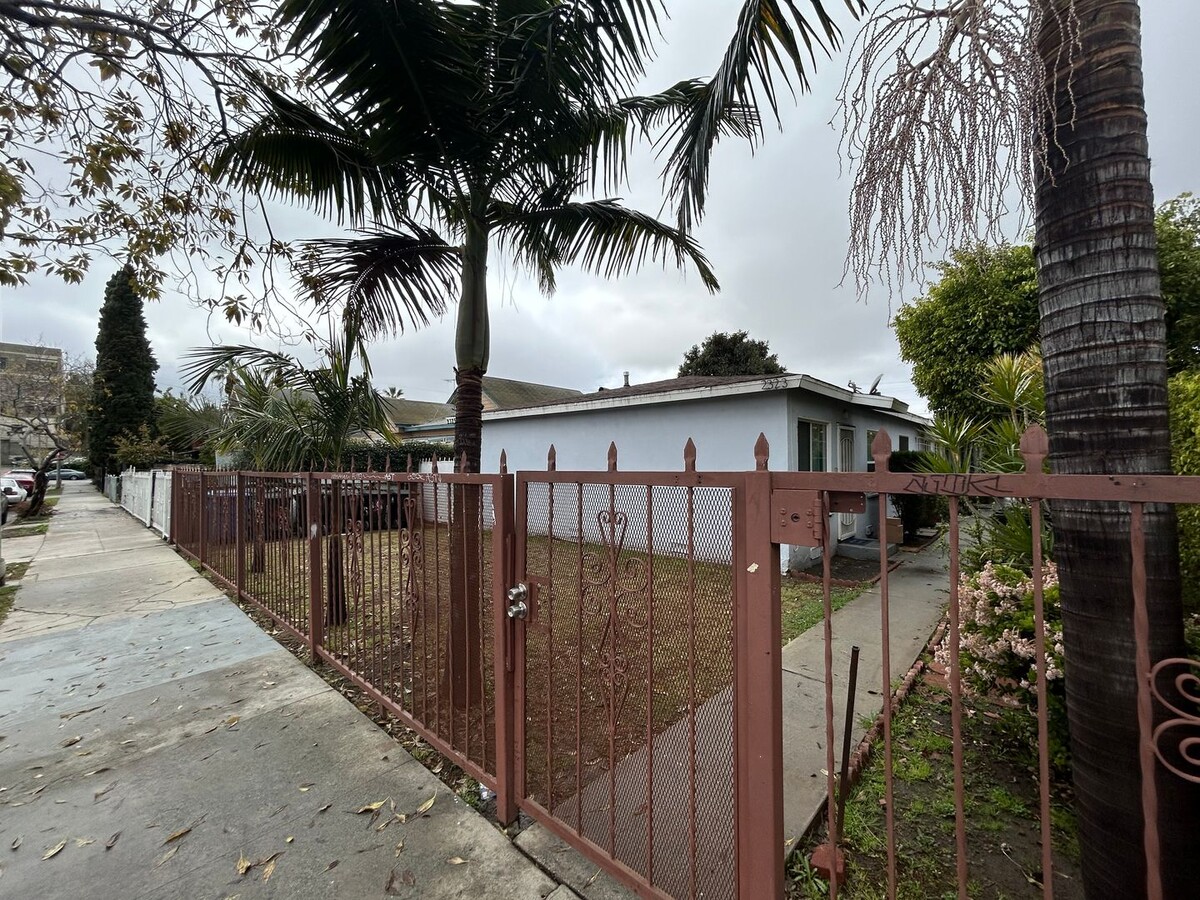 2325 1/4 Alta Street- - 2325 1/4 Alta Street-