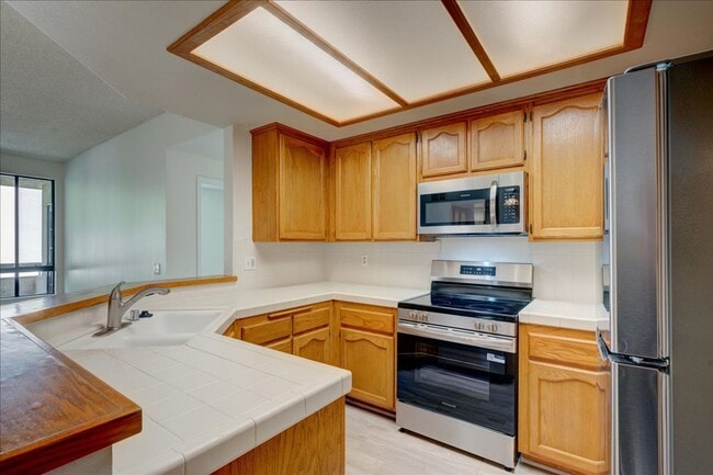 Resort Like Living 2 Master Suites For Lease - Resort Like Living 2 Master Suites For Lease Condo