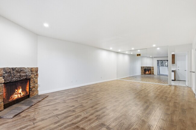 Living Room - 1348 N Orange Dr Unit #4