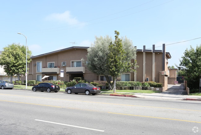 18631 Burbank Blvd - 18631 Burbank Blvd