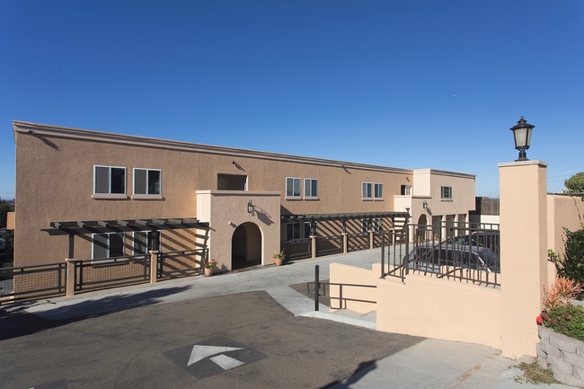 Building Photo - Point Loma 1BR with W/D In-Unit, Great Vie... Unit 13